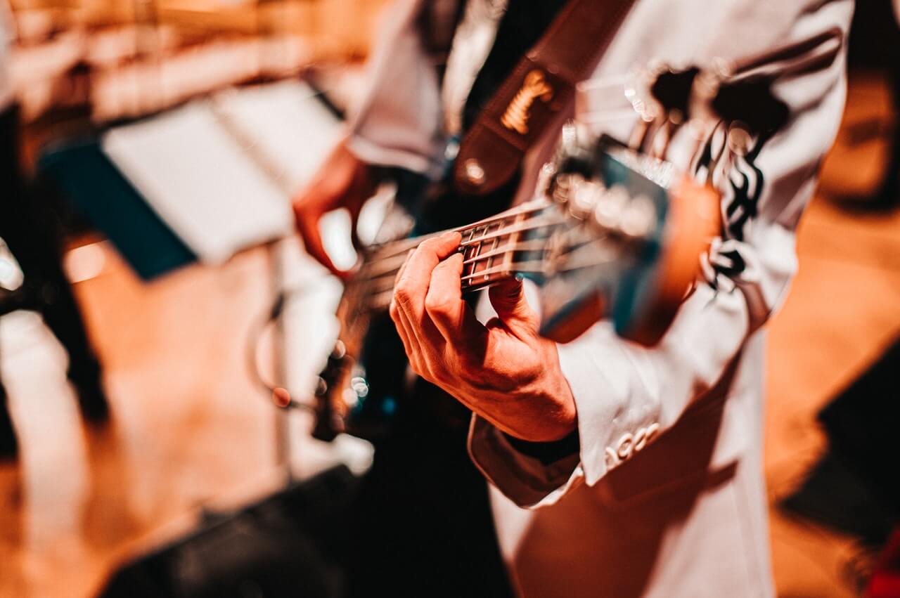 How to Play Faster Through Proper Guitar Posture